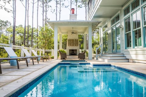 "Seven Saturdays" Private Pool and Outdoor Living Area