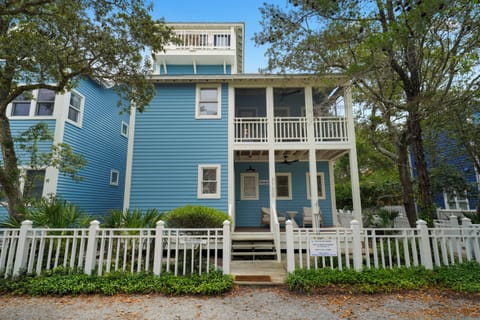 WELCOME TO TOES IN THE WATER IN SEASIDE, FL!