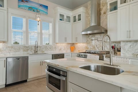 Turquoise by the Gulf - Crystal Beach - Kitchen