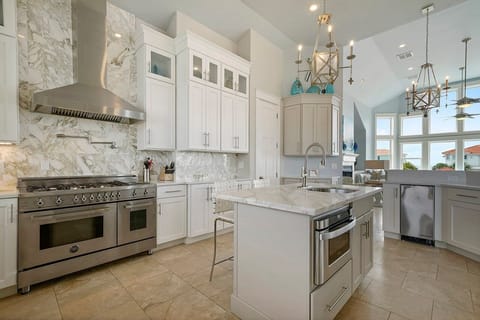 Turquoise by the Gulf - Crystal Beach - Kitchen