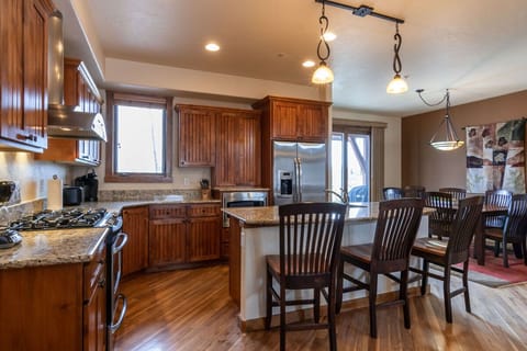 The open kitchen features three seats at the breakfast bar