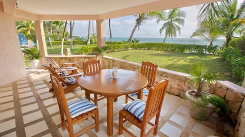 Oceanfront dining table - Seven Seas condo 3, 2 bedroom South Akumal beach vacation rental