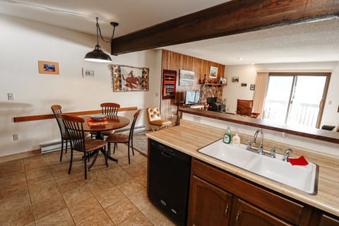 Kitchen/Dining