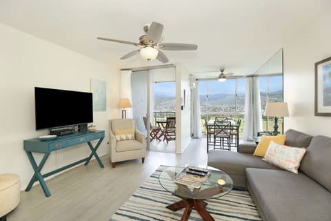 Relax in the Comfort of this Newly Refreshed Condo - with Gorgeous Mountain and Golf Course Views