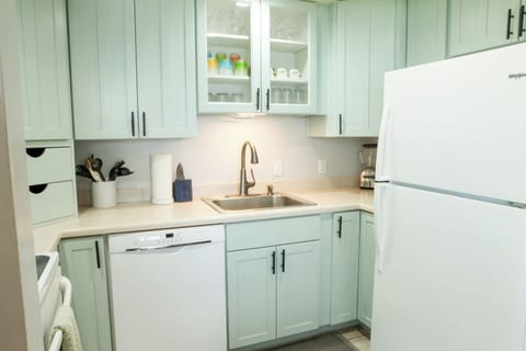 B10 Kihei Sands Beachfront Condominiums - Everything you need for fine dining in Maui!