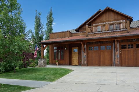 Front of Legends Townhouse.