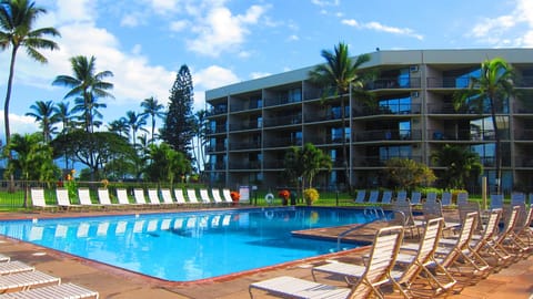 Maui Sunset Oceanfront Pool, Hot Tub and Barbecues