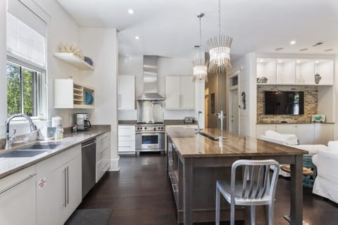 First Floor: Kitchen