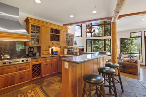 1.0-kitchen-pine-meadows-138-