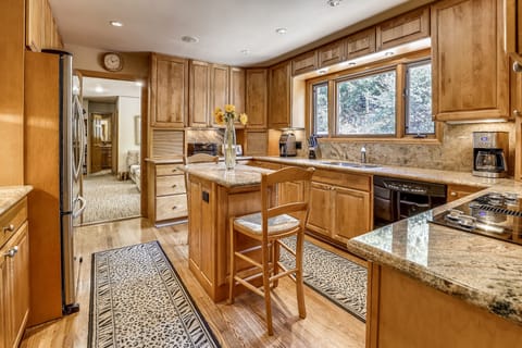 Large, deluxe open kitchen upstairs