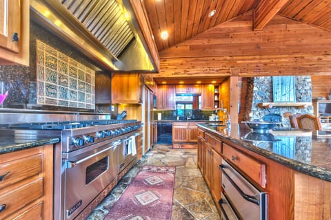Fully Equipped Chef's Kitchen with Viking Appliances, Granite Countertops, and Bar Seating for 4