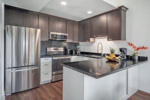 Kahala 721 Kitchen Area