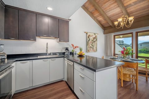 Kahala 721 Dining and Kitchen Area