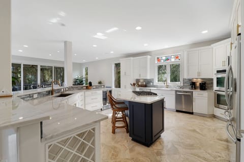 11 Painted Bunting - Kitchen (1st Floor)