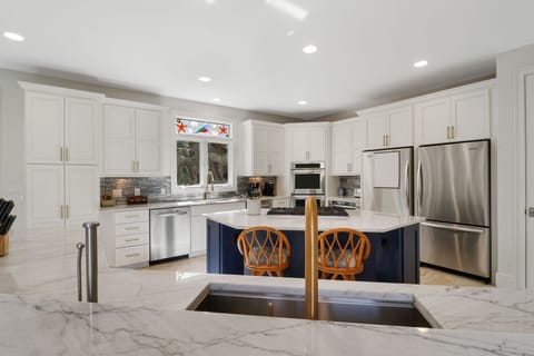 11 Painted Bunting - Kitchen (1st Floor)