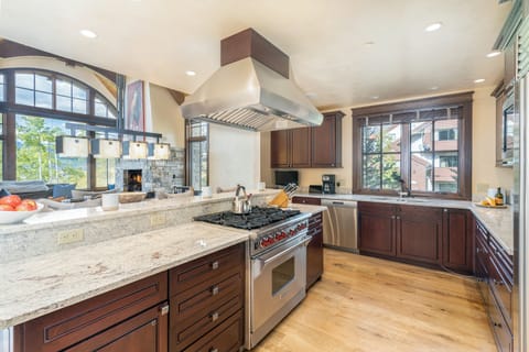 4.1-le-praz-courcheval-mountain-village-kitchen2