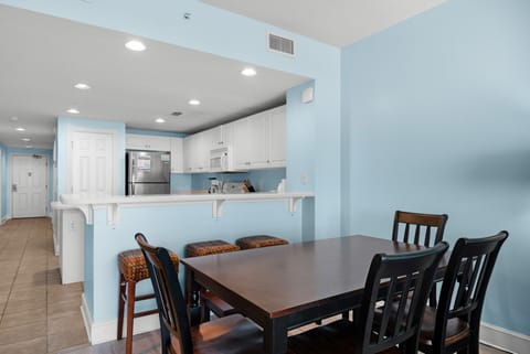 Dining plus eat-in bar seating