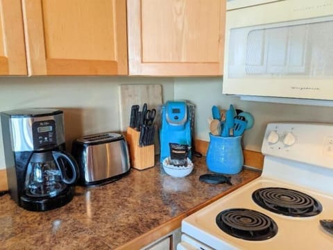 electric range, keurig & drip coffee makers, microwave