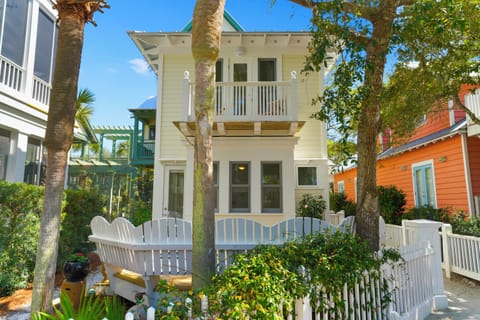 WELCOME TO HOMECOMING IN SEASIDE, FL!