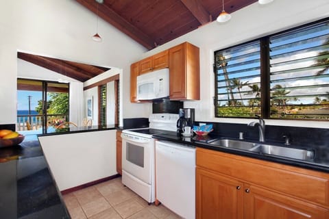 Well equipped kitchen at Nihi Kai 303