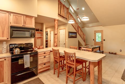 Owen's Outpost - Great kitchen for making in-home meals.