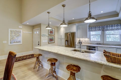 Breakfast Bar & Ktichen