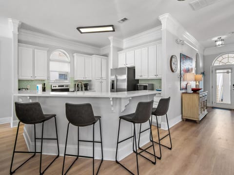 Kitchen Island - Breakfast Seating - First Floor