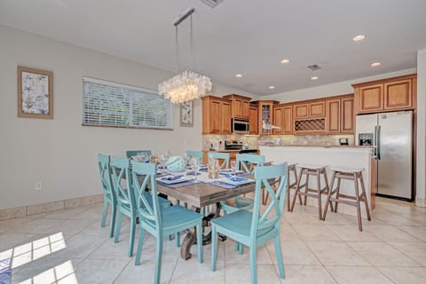 Dining room facing toward kitchen