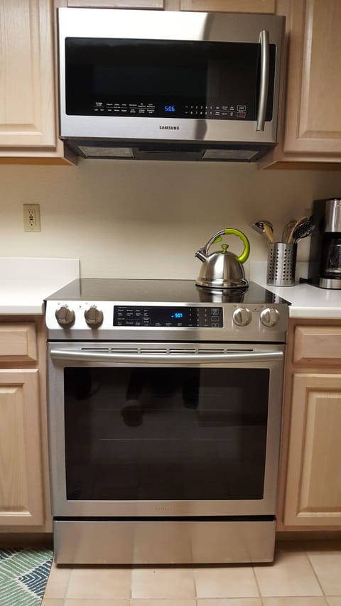 Beautiful high end stainless steal appliances
