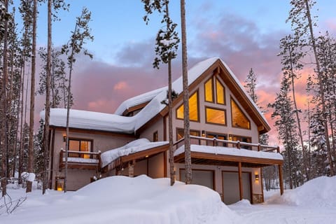 Welcome to Fox Tracks Lodge