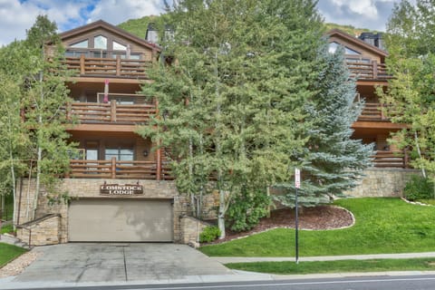 Entrance to Deer Valley Comstock Lodge #201