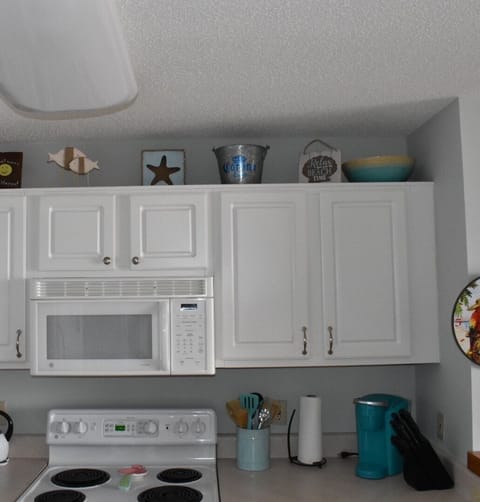 Dunes 307 - Beautiful white cabinets