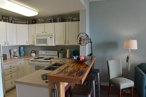 Dunes 307 - View of eating bar and kitchen