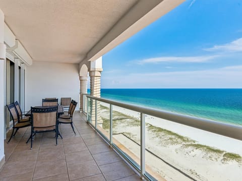 Welcome to Beach Club #1202C!