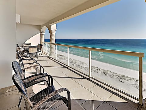 Welcome to Beach Club #1202C!