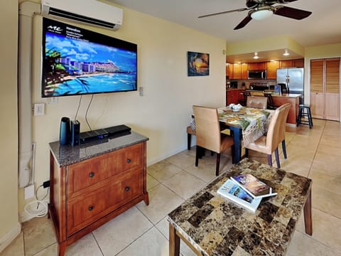 Living Room - Sleeper Sofa, Lanai Access
