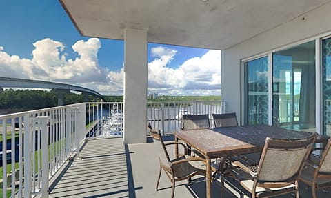 Welcome to Wharf #425