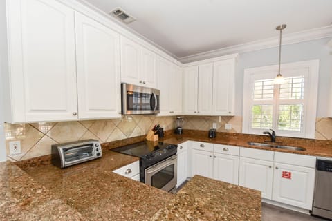 Bella Luna - Fully Equipped Kitchen