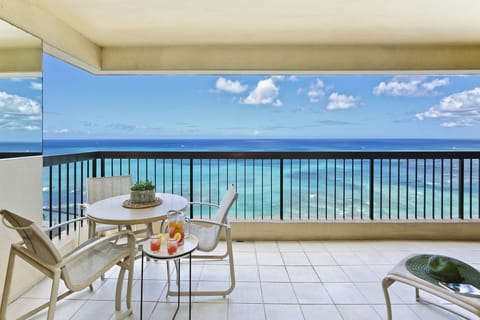 Breathtaking panoramic ocean view from Lanai/Balcony!