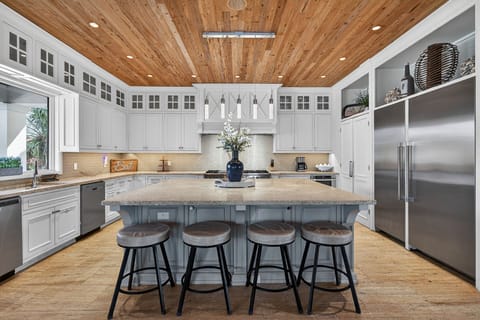 Sunreal - Destiny West - Kitchen