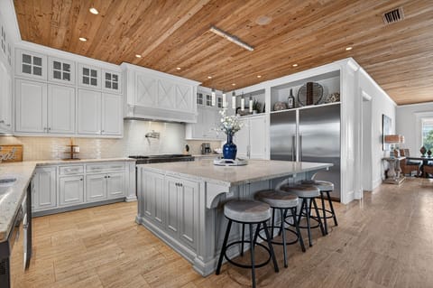 Sunreal - Destiny West - Kitchen