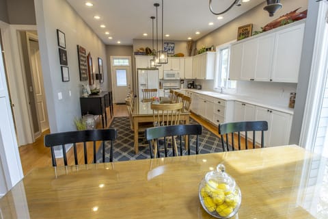 Main Level | Kitchen | Dining