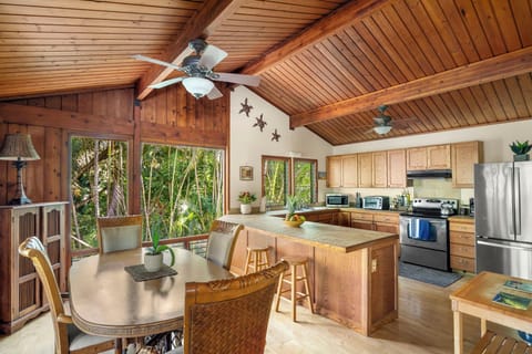 Enjoy meals on the dining table or peninsula