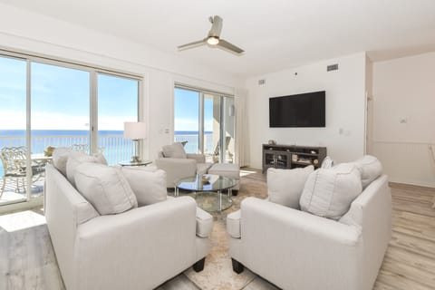 Empress 904- Living Area