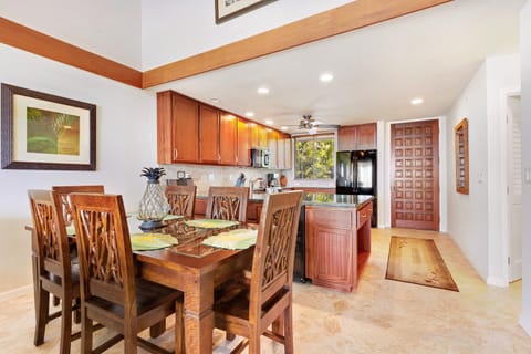 Indoor Dining Area inside Country Club Villas 302