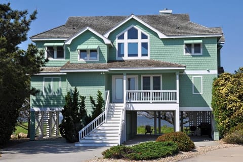 SG3: Links End | Front Exterior