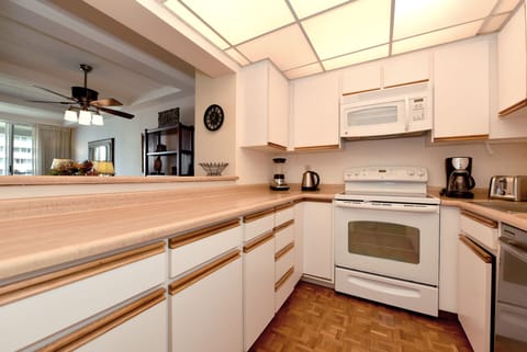 Cook to your hearts content. Whalers Village restaurants are just downstairs too