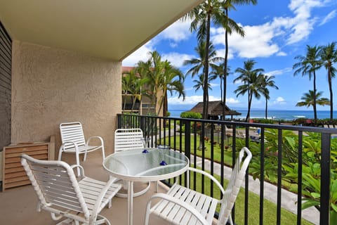 Relax w/morning coffee or enjoy a magical Maui sunset