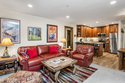 Open living area - nicely decorated with a true mountain feel