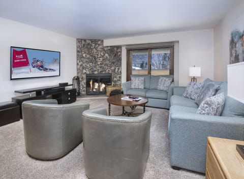 Livingroom with balcony access